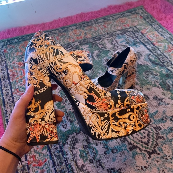 Patterned Heels - Picture 4 of 6